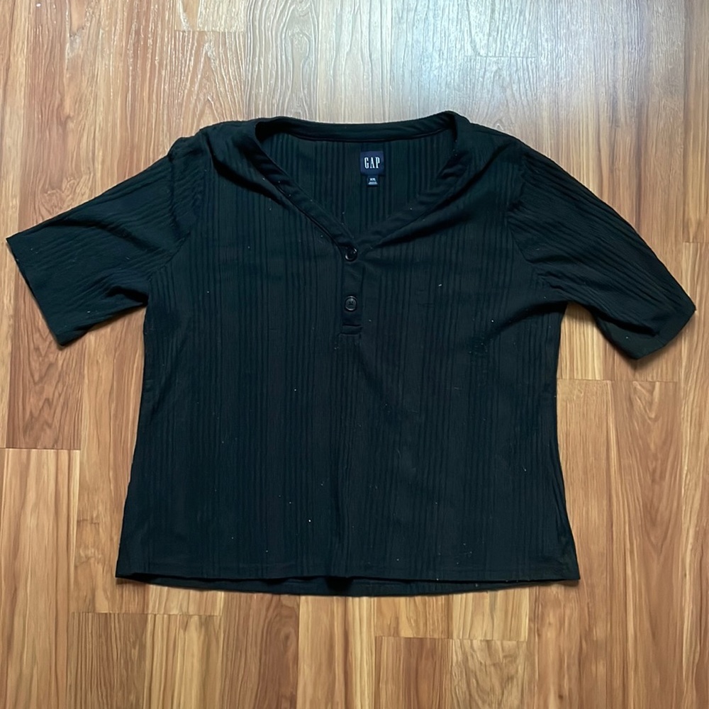 Gap black ribbed Henley top - used - xxl